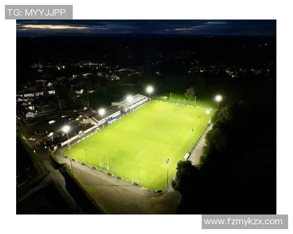 璀璨星光照亮球场会发光的足球明星灯点亮你的运动激情